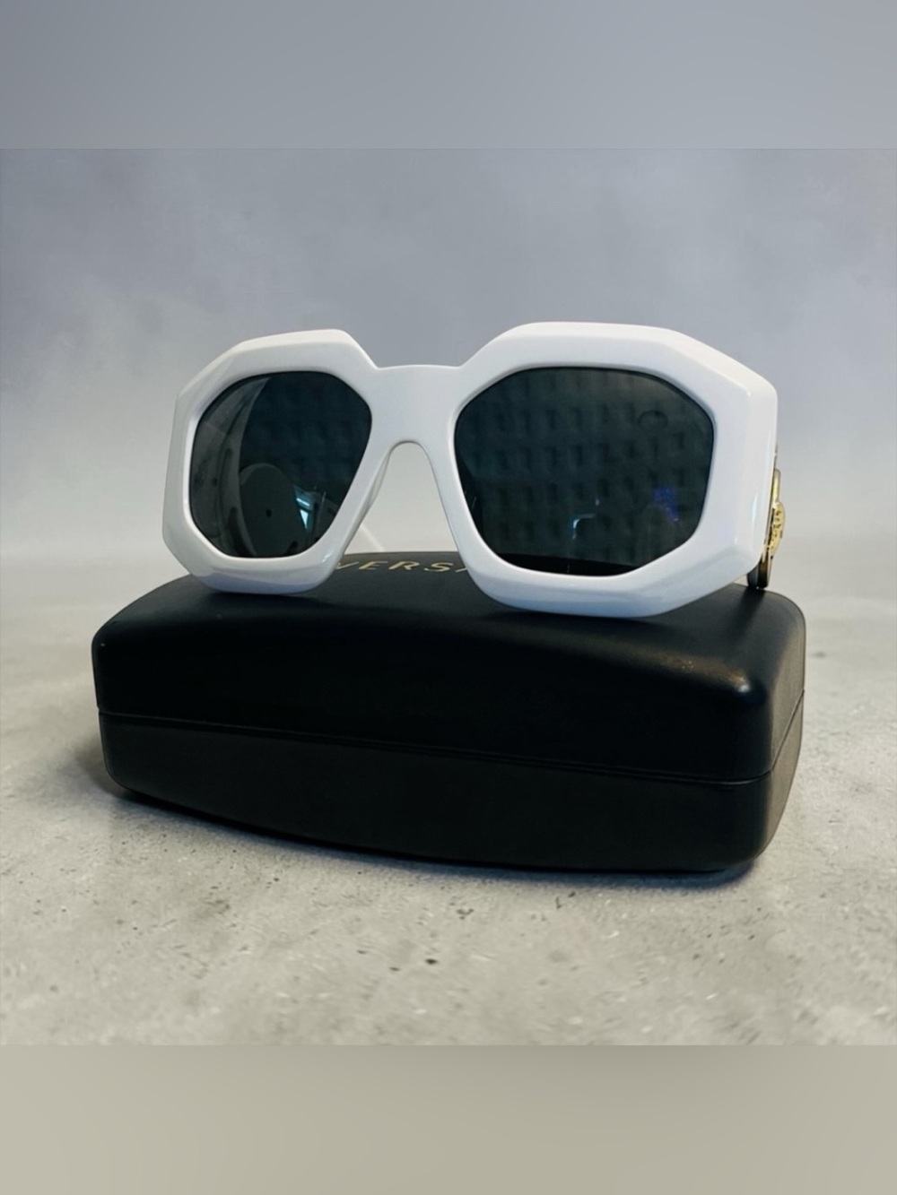 Versace Maxi Medusa Biggie Sunglasses - Picture 10 of 11